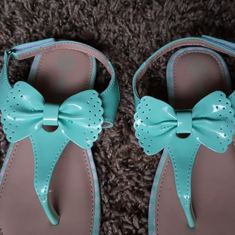 Spring Sandals with Bows - Picture 2 of 4